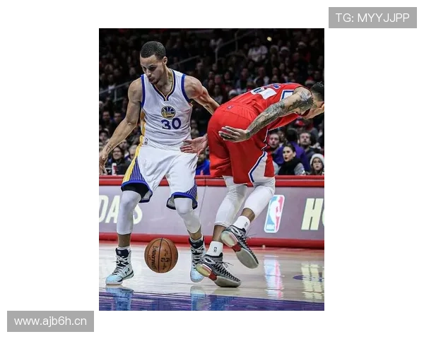 库里晒照回忆经典圣诞大战时刻